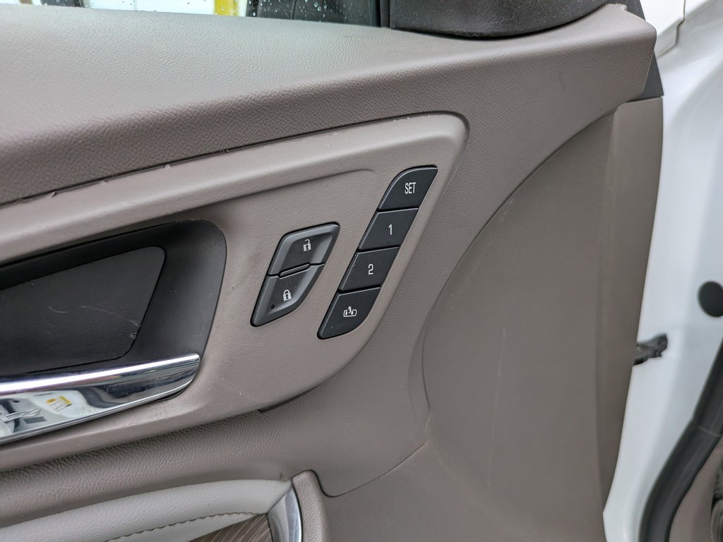 Chevrolet Malibu Vehicle Full-screen Gallery Image 16