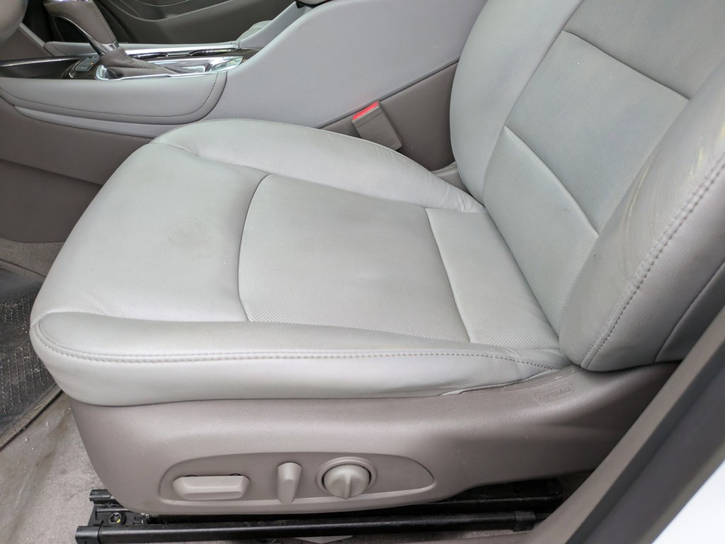 Chevrolet Malibu Vehicle Full-screen Gallery Image 18