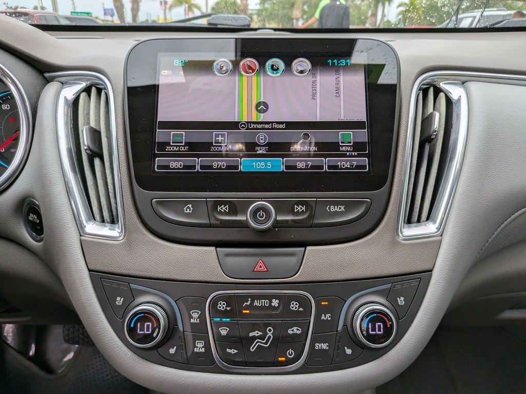 Chevrolet Malibu Vehicle Full-screen Gallery Image 21