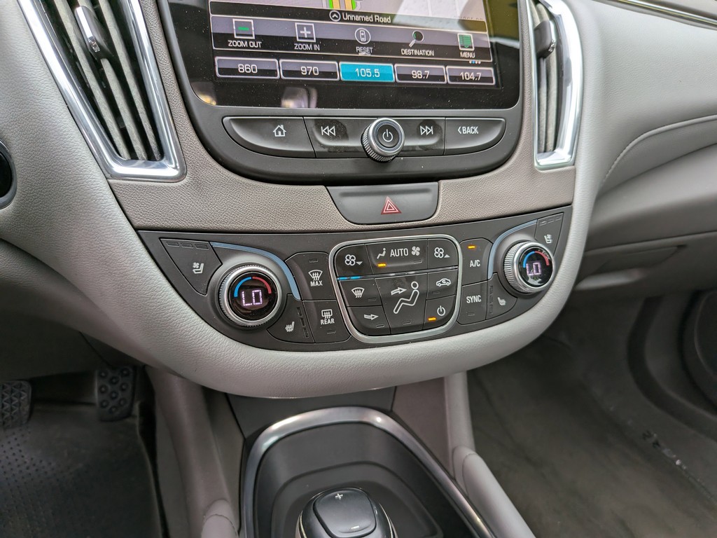 Chevrolet Malibu Vehicle Full-screen Gallery Image 24