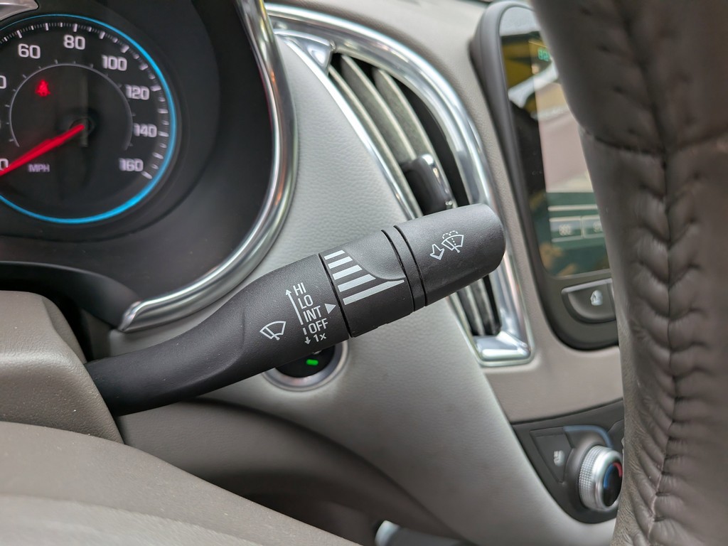 Chevrolet Malibu Vehicle Full-screen Gallery Image 32