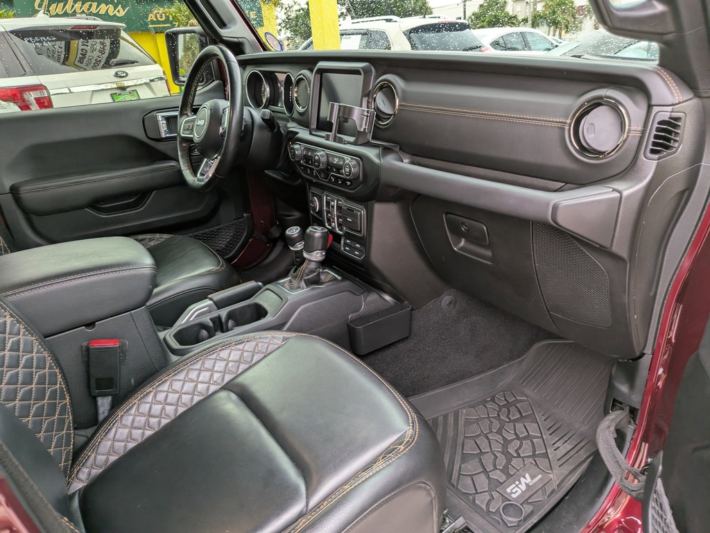 Jeep Wrangler Vehicle Full-screen Gallery Image 02