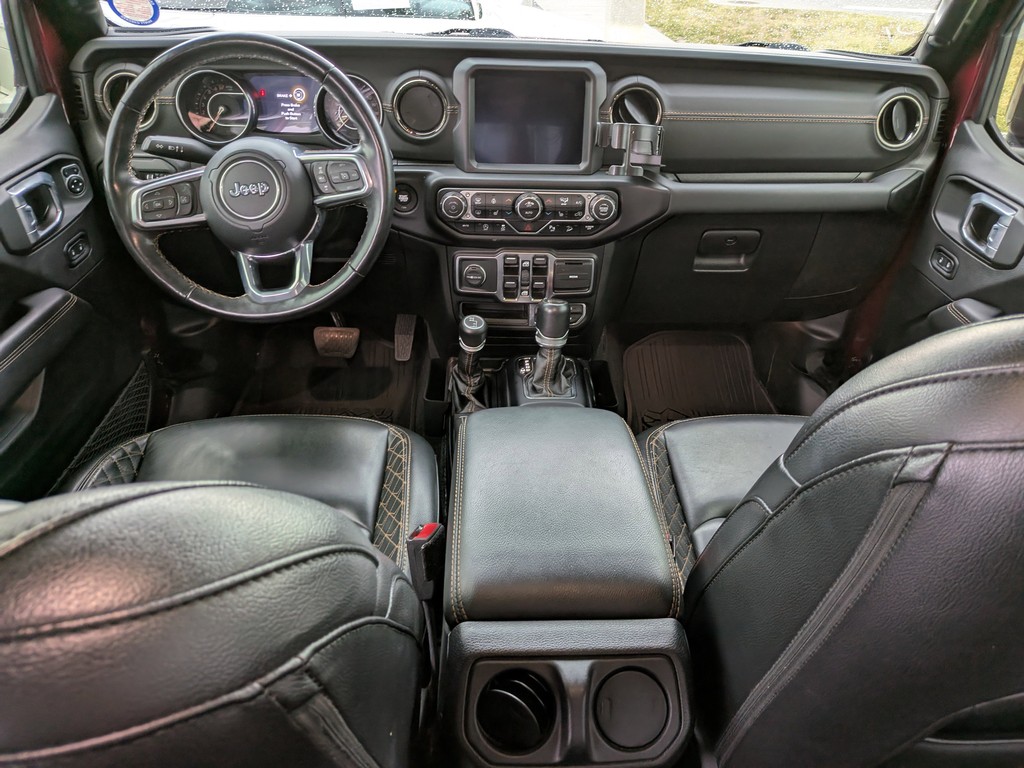 Jeep Wrangler Vehicle Full-screen Gallery Image 03