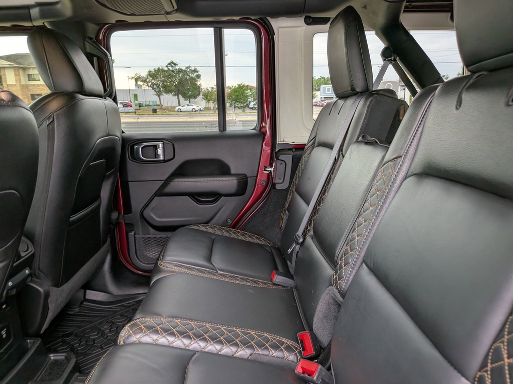 Jeep Wrangler Vehicle Full-screen Gallery Image 07
