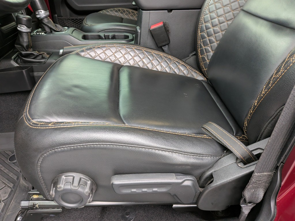 Jeep Wrangler Vehicle Full-screen Gallery Image 09