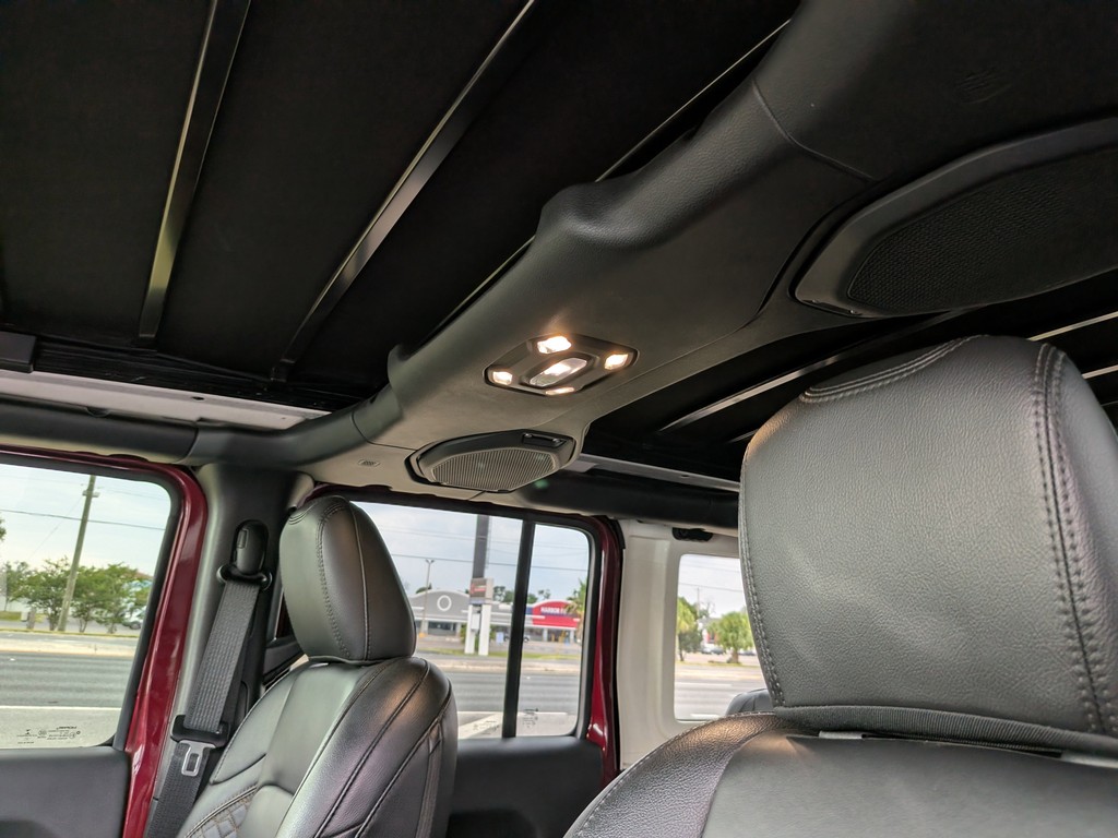 Jeep Wrangler Vehicle Full-screen Gallery Image 10