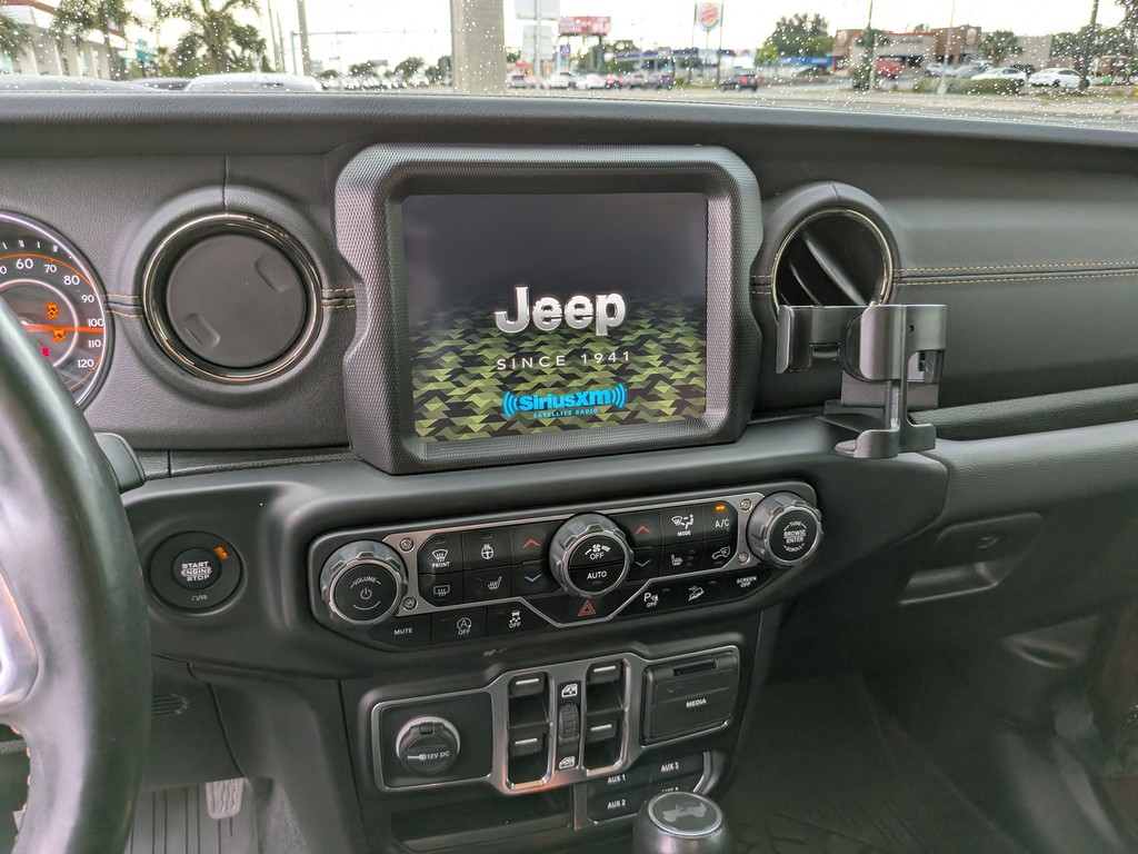 Jeep Wrangler Vehicle Full-screen Gallery Image 12