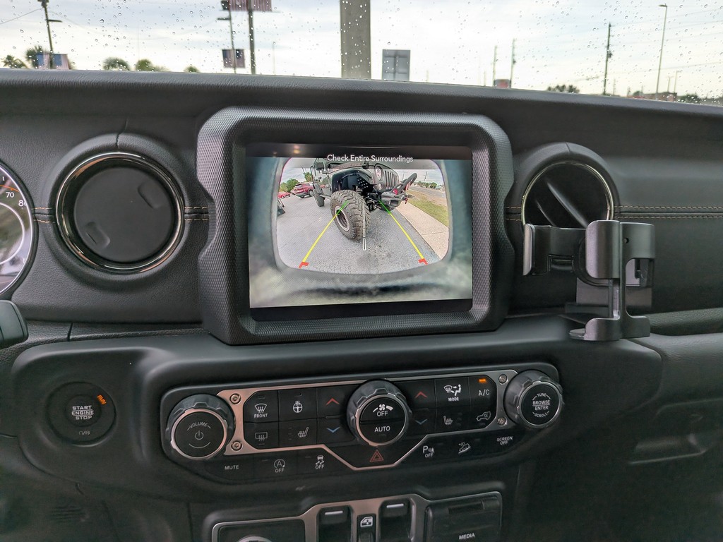 Jeep Wrangler Vehicle Full-screen Gallery Image 13