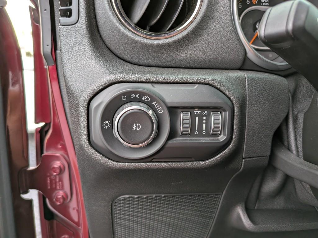 Jeep Wrangler Vehicle Full-screen Gallery Image 16