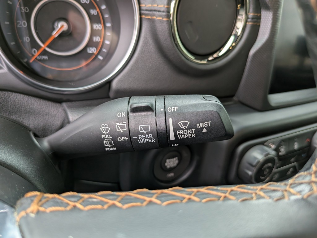 Jeep Wrangler Vehicle Full-screen Gallery Image 21