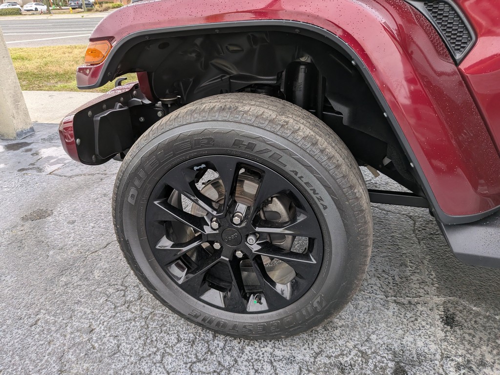 Jeep Wrangler Vehicle Full-screen Gallery Image 23