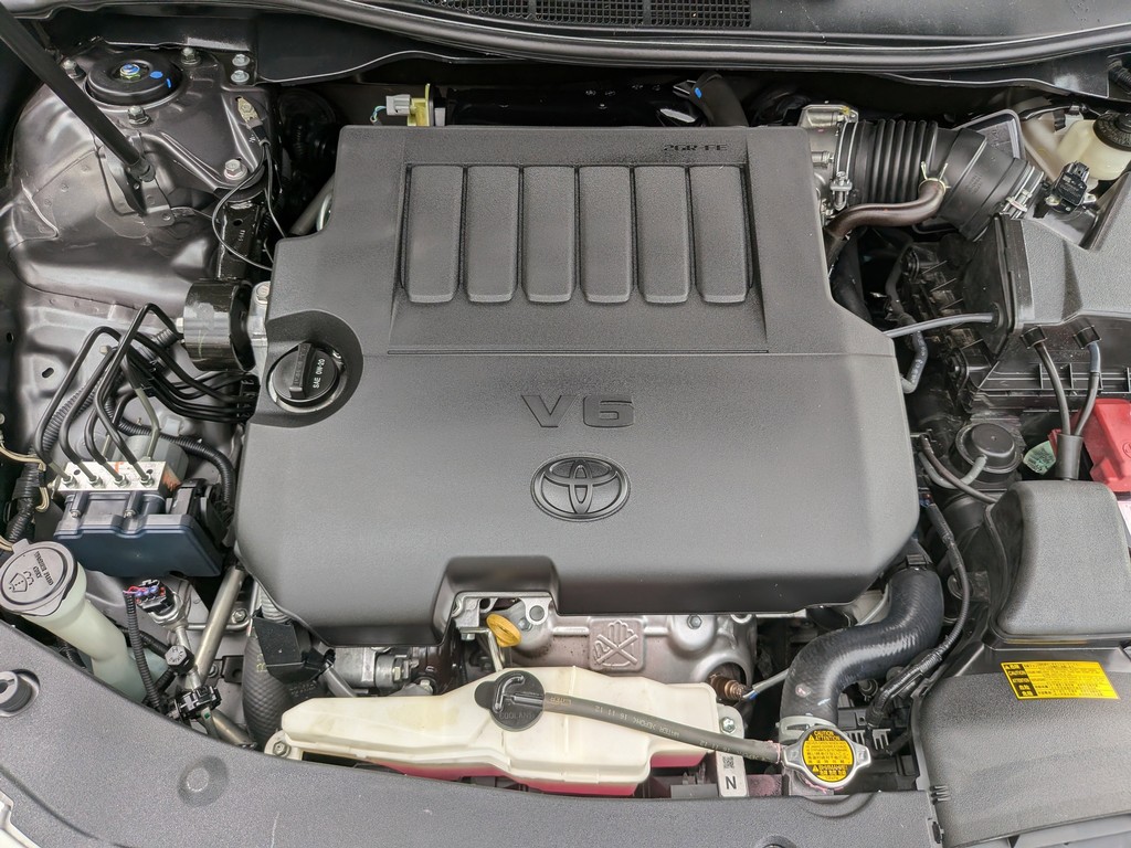 Toyota Camry Vehicle Full-screen Gallery Image 08