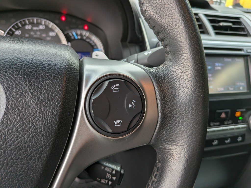 Toyota Camry Vehicle Full-screen Gallery Image 27