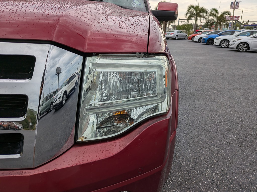 Ford Expedition EL Vehicle Full-screen Gallery Image 05