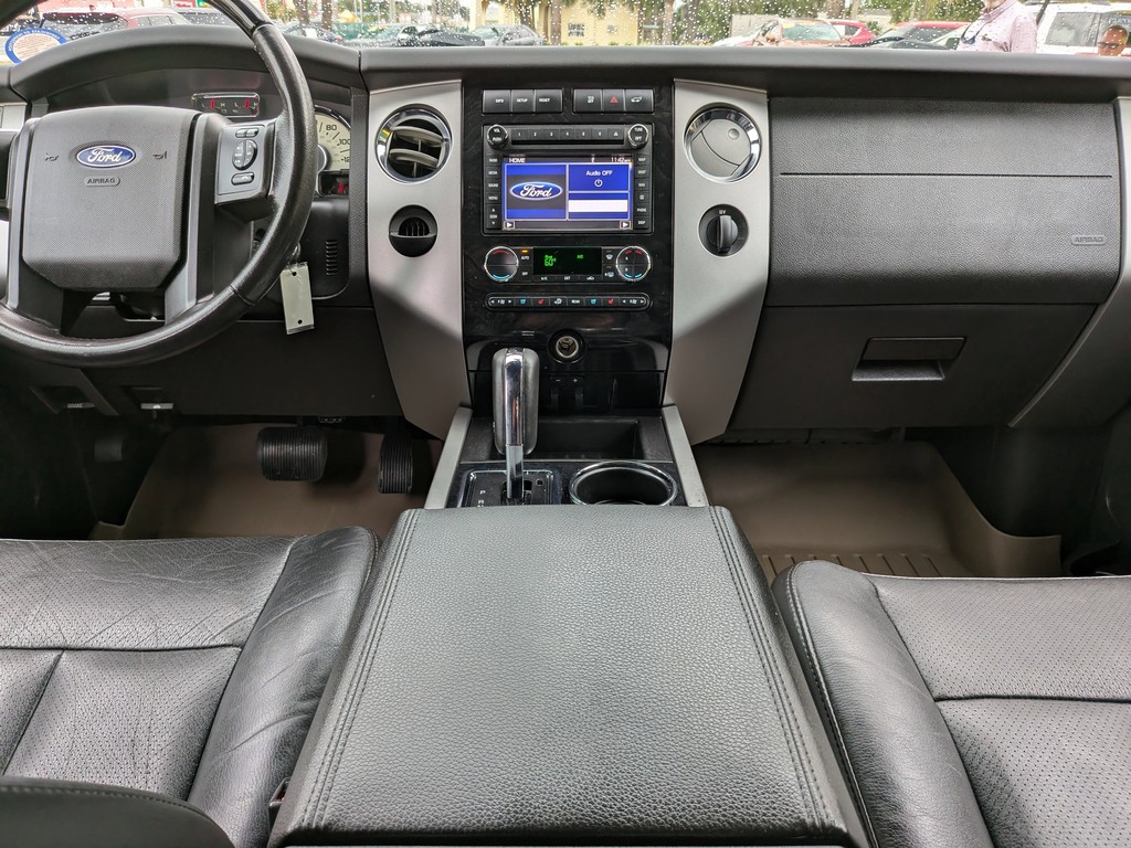 Ford Expedition EL Vehicle Full-screen Gallery Image 14