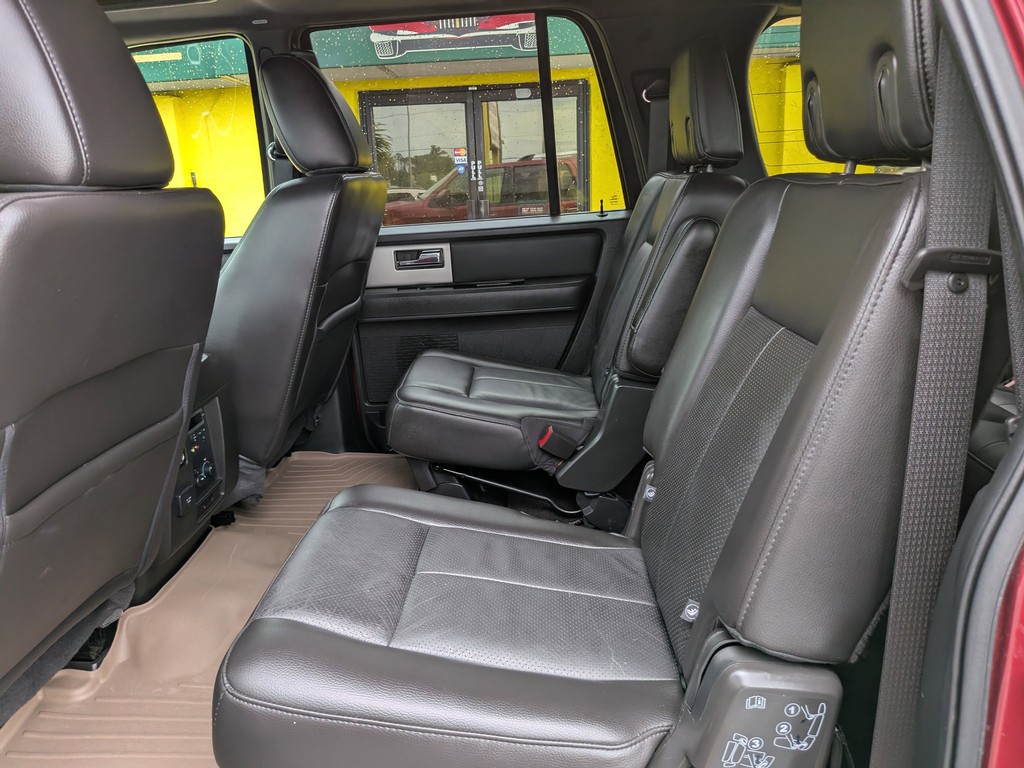 Ford Expedition EL Vehicle Full-screen Gallery Image 17