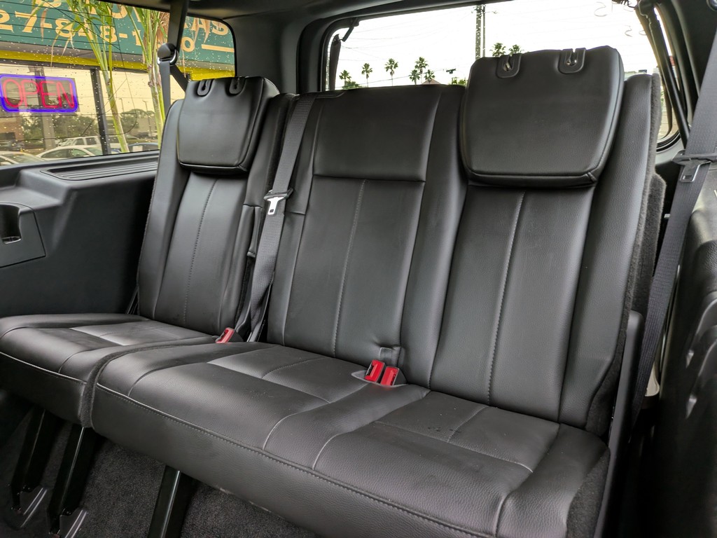 Ford Expedition EL Vehicle Full-screen Gallery Image 18