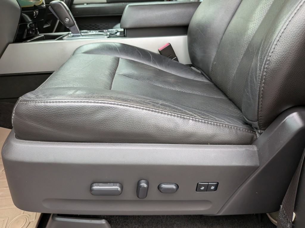 Ford Expedition EL Vehicle Full-screen Gallery Image 20