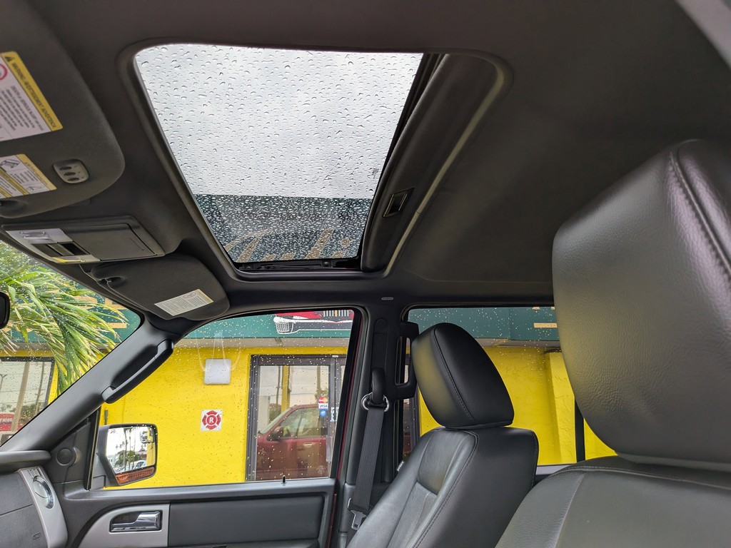 Ford Expedition EL Vehicle Full-screen Gallery Image 21