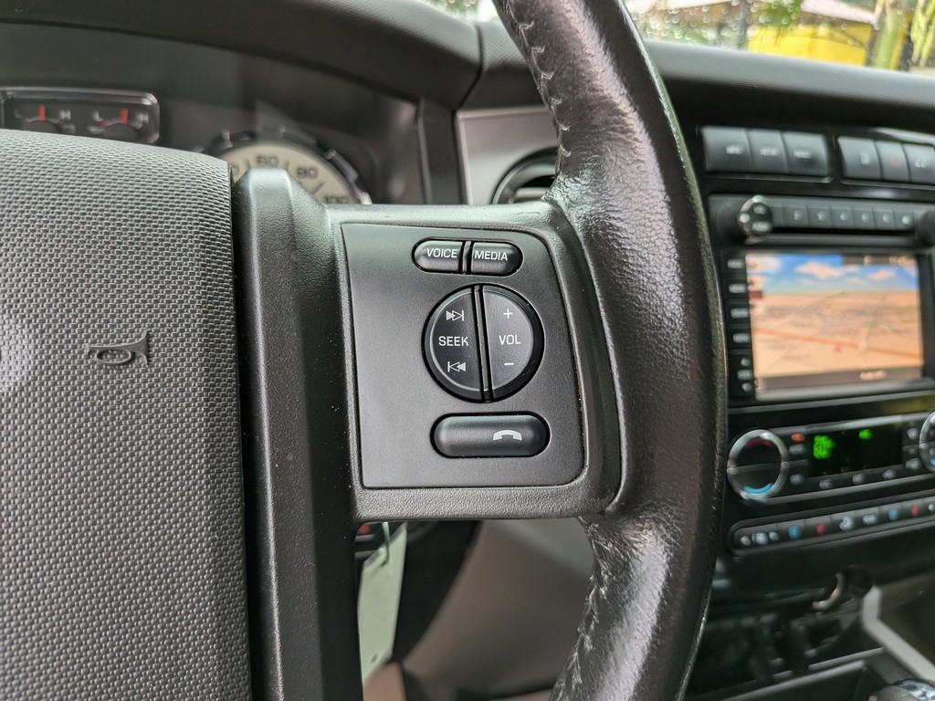 Ford Expedition EL Vehicle Full-screen Gallery Image 29