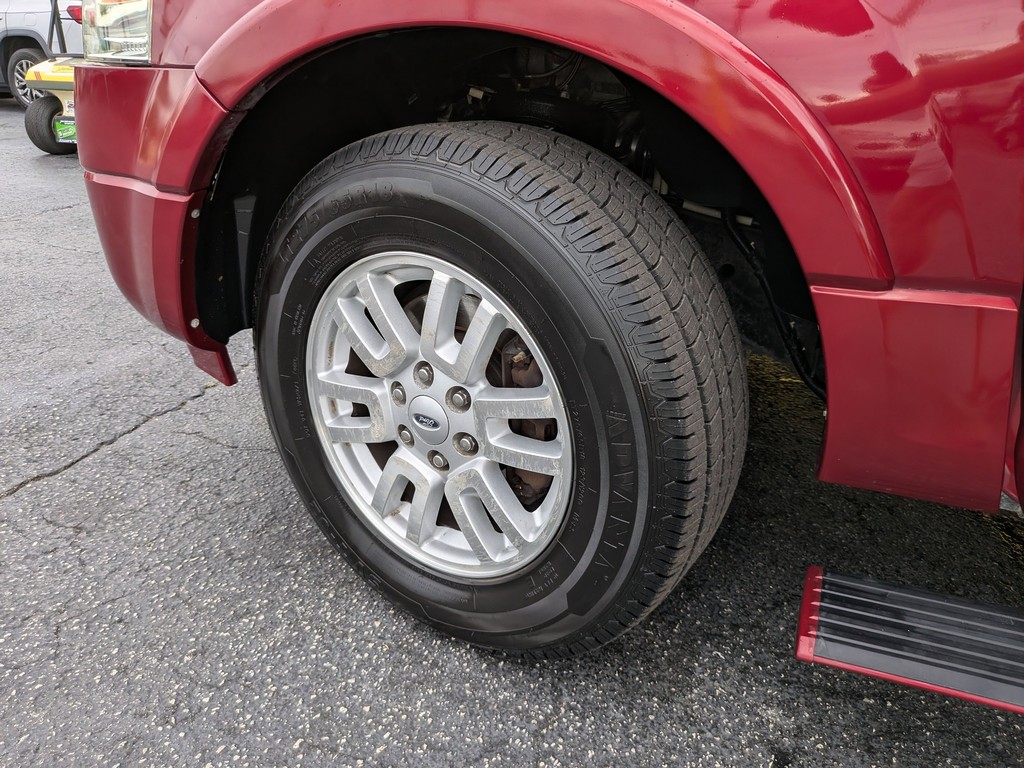 Ford Expedition EL Vehicle Full-screen Gallery Image 31