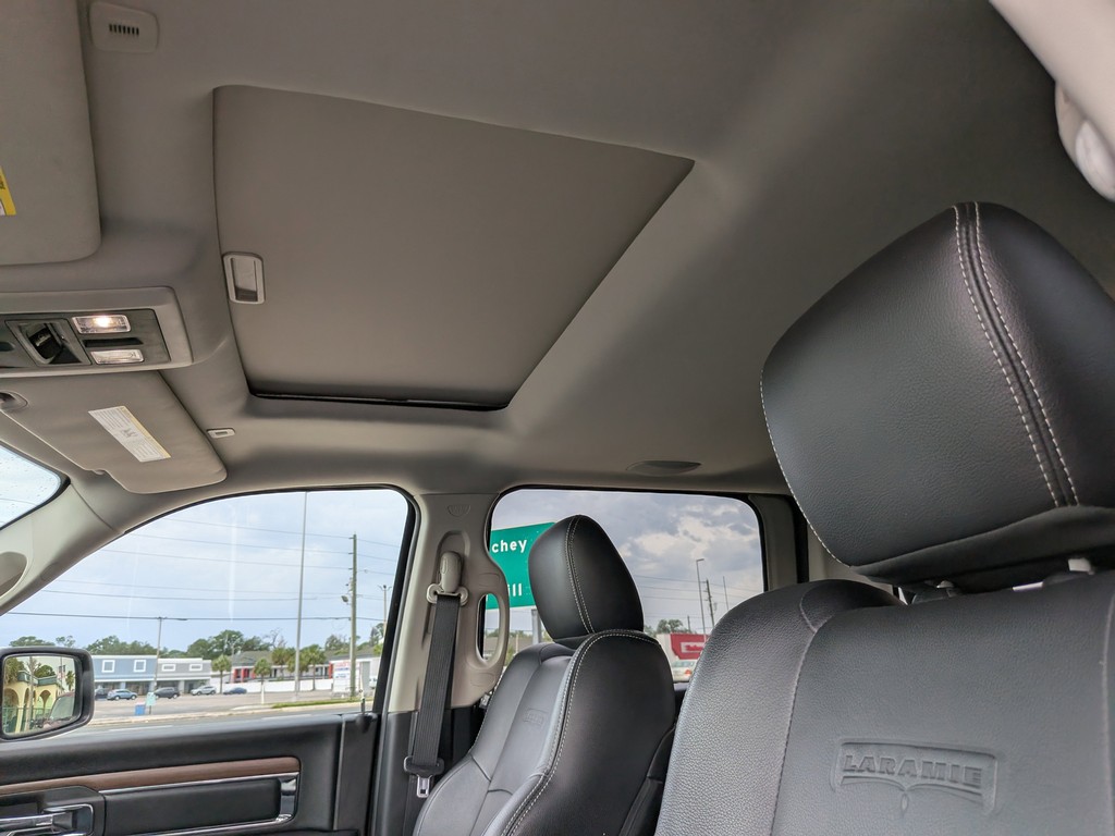 Ram 1500 Vehicle Full-screen Gallery Image 09