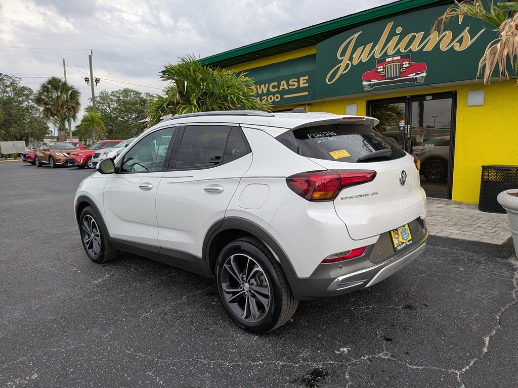 Buick Encore GX Vehicle Full-screen Gallery Image 03