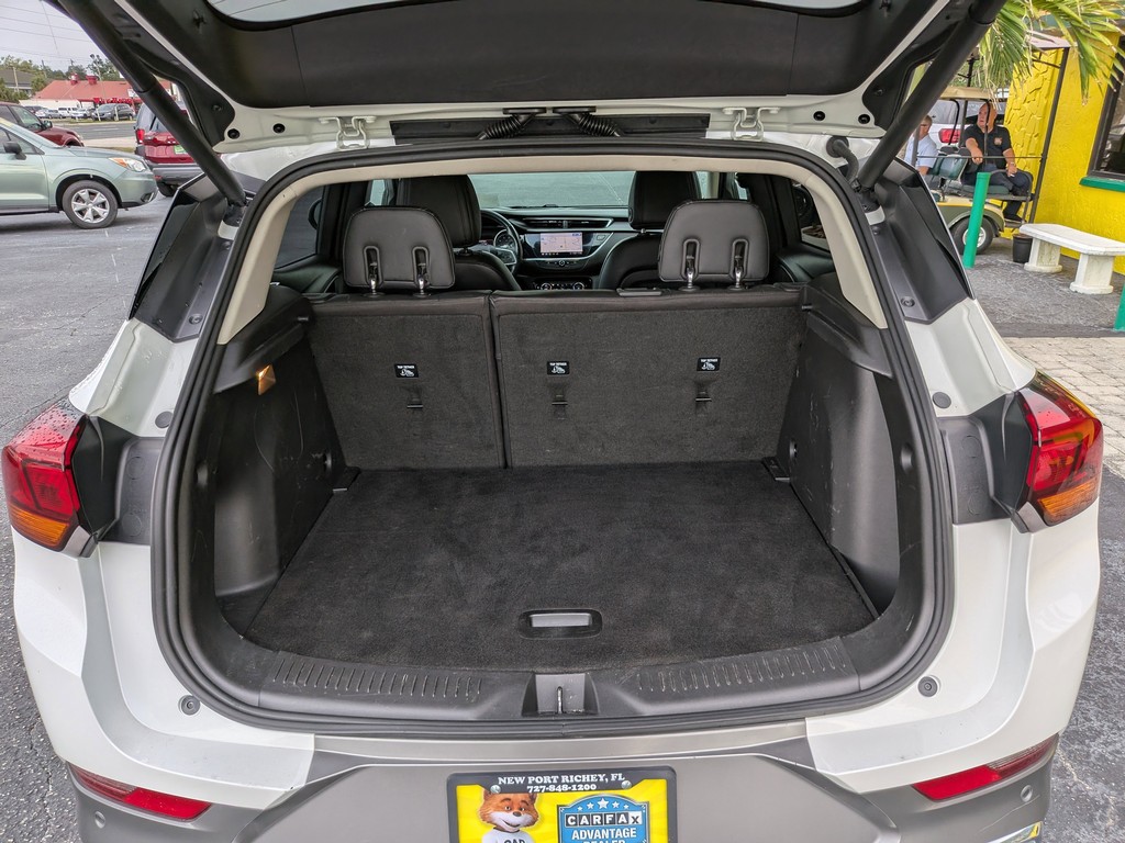 Buick Encore GX Vehicle Full-screen Gallery Image 08