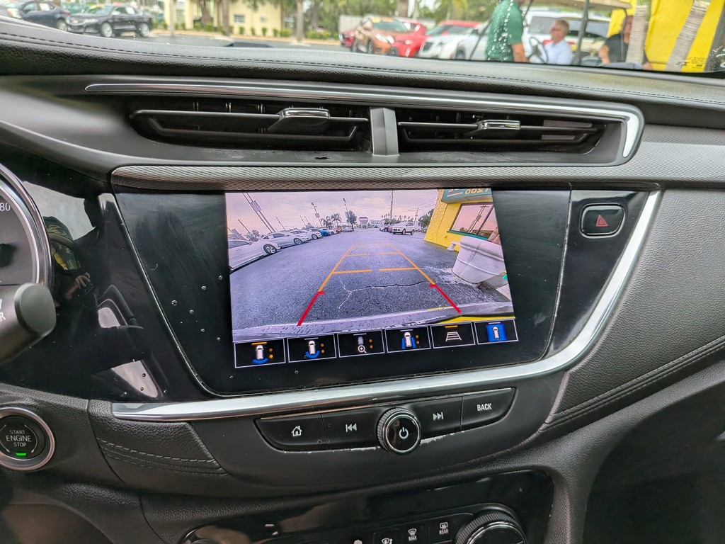 Buick Encore GX Vehicle Full-screen Gallery Image 21