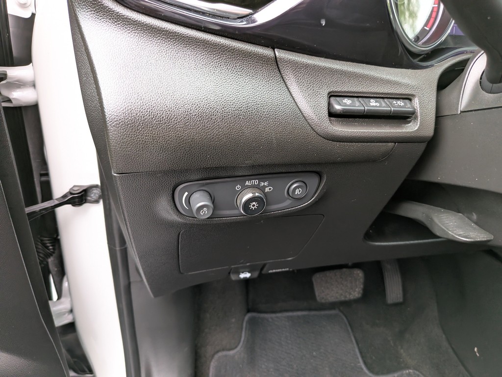 Buick Encore GX Vehicle Full-screen Gallery Image 24