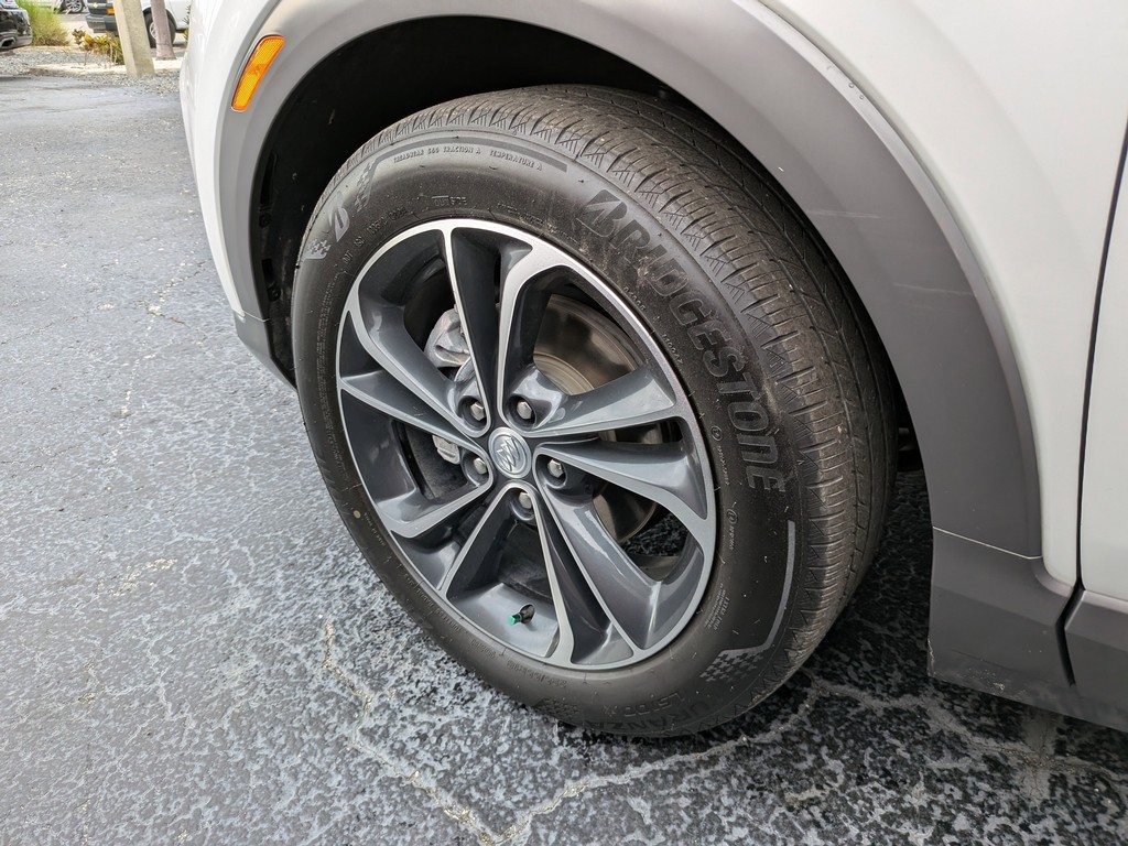 Buick Encore GX Vehicle Full-screen Gallery Image 31