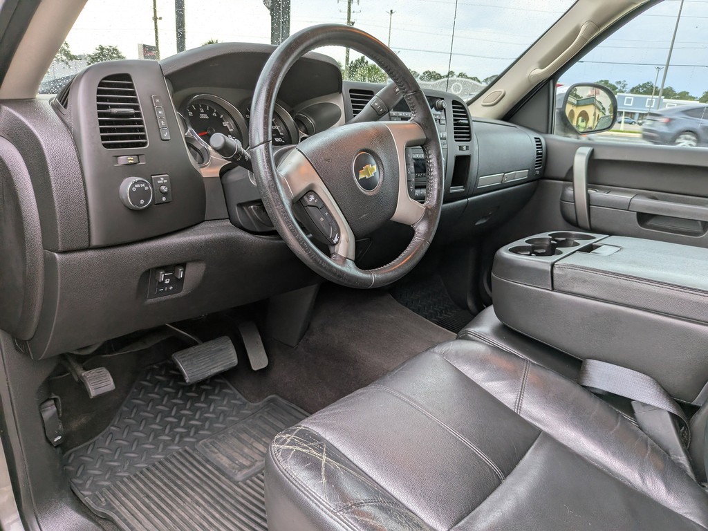 Chevrolet Silverado 1500 Vehicle Full-screen Gallery Image 02