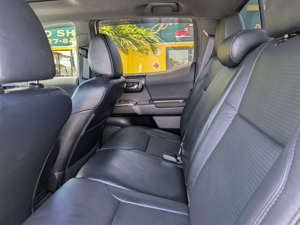 Toyota Tacoma 4WD trd-off road xp trail Vehicle Full-screen Gallery Image 16