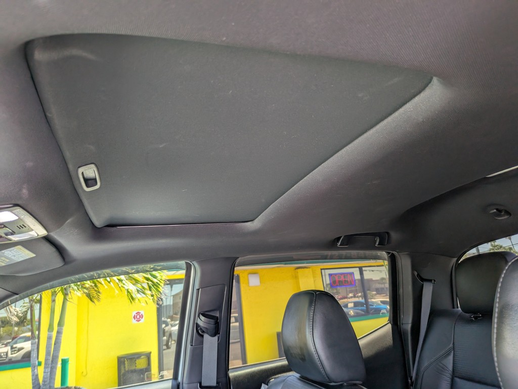 Toyota Tacoma 4WD trd-off road xp trail Vehicle Full-screen Gallery Image 20