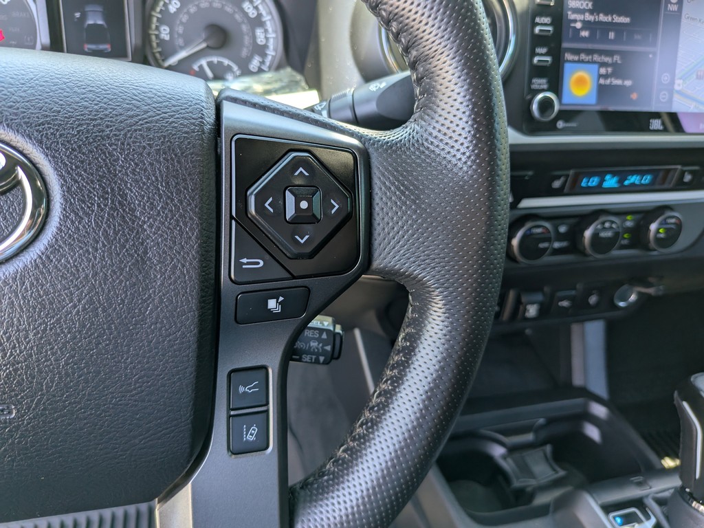 Toyota Tacoma 4WD trd-off road xp trail Vehicle Full-screen Gallery Image 29