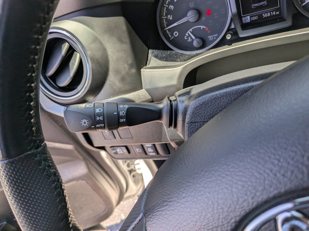 Toyota Tacoma 4WD trd-off road xp trail Vehicle Full-screen Gallery Image 30