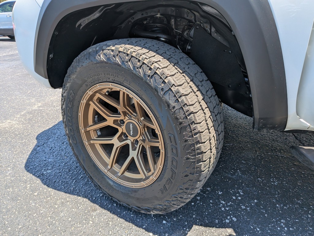 Toyota Tacoma 4WD trd-off road xp trail Vehicle Full-screen Gallery Image 33