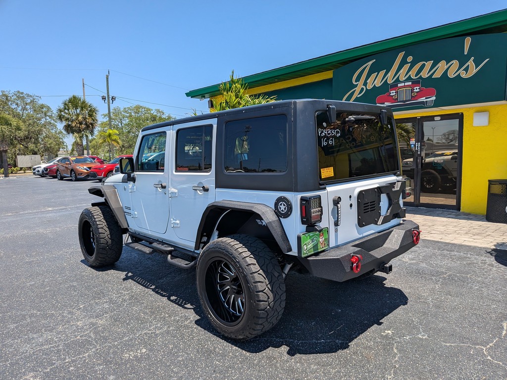 Jeep Wrangler Unlimited Vehicle Full-screen Gallery Image 03