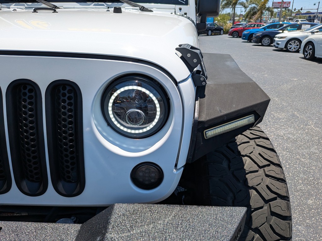 Jeep Wrangler Unlimited Vehicle Full-screen Gallery Image 06