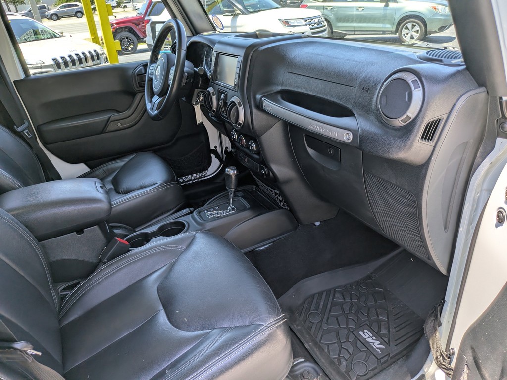 Jeep Wrangler Unlimited Vehicle Full-screen Gallery Image 10