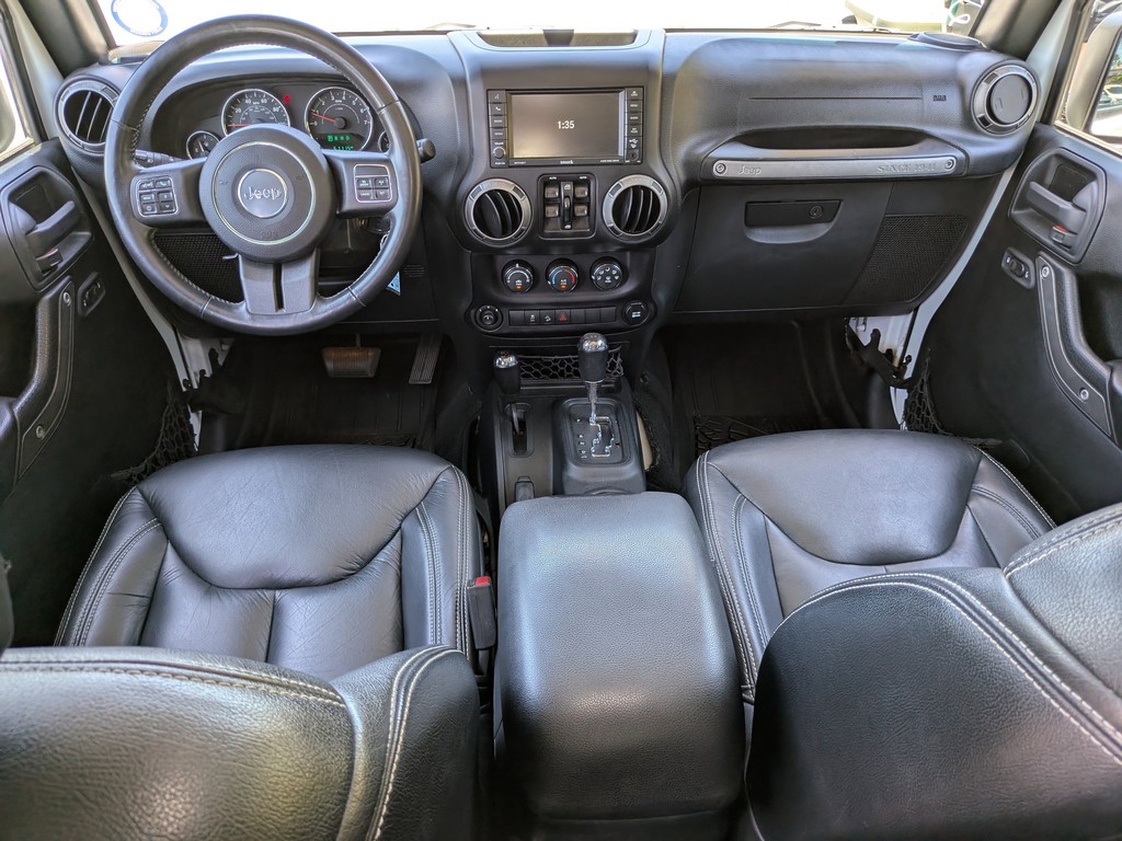 Jeep Wrangler Unlimited Vehicle Full-screen Gallery Image 11