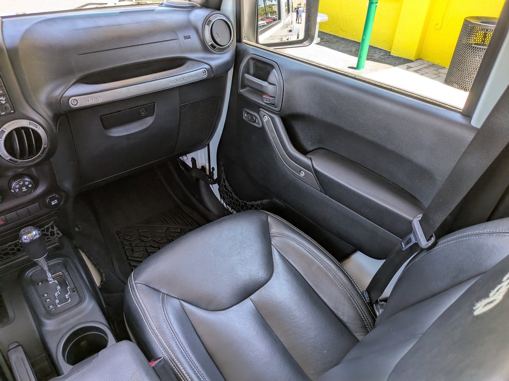Jeep Wrangler Unlimited Vehicle Full-screen Gallery Image 14