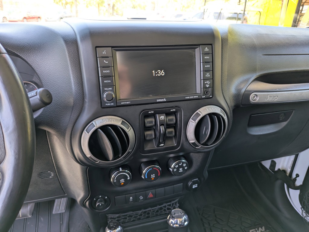 Jeep Wrangler Unlimited Vehicle Full-screen Gallery Image 19