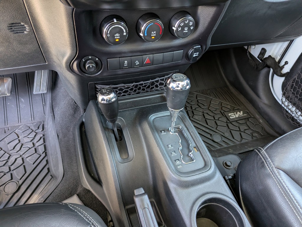 Jeep Wrangler Unlimited Vehicle Full-screen Gallery Image 22