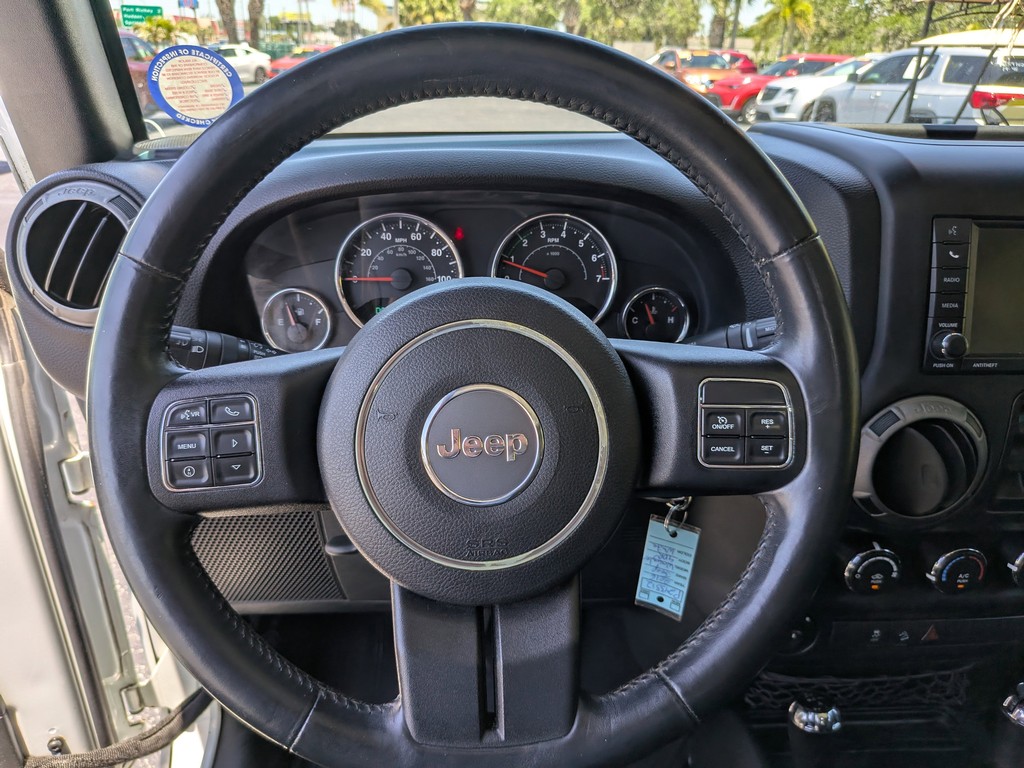 Jeep Wrangler Unlimited Vehicle Full-screen Gallery Image 23