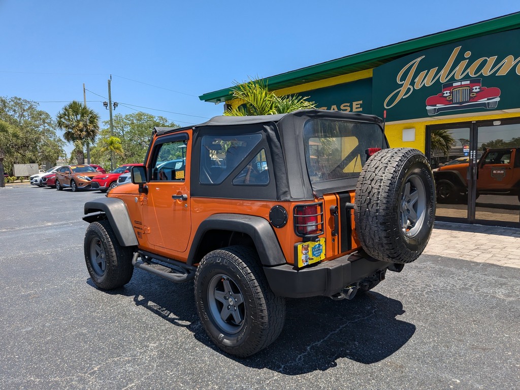 Jeep Wrangler Vehicle Full-screen Gallery Image 03