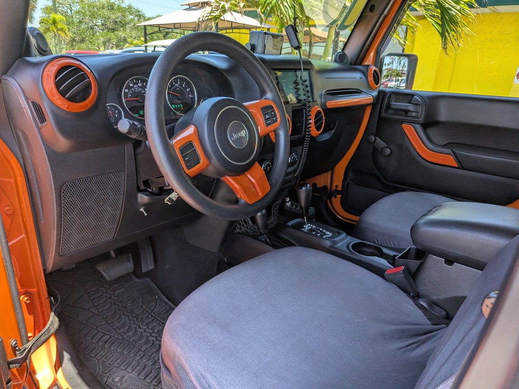Jeep Wrangler Vehicle Full-screen Gallery Image 08
