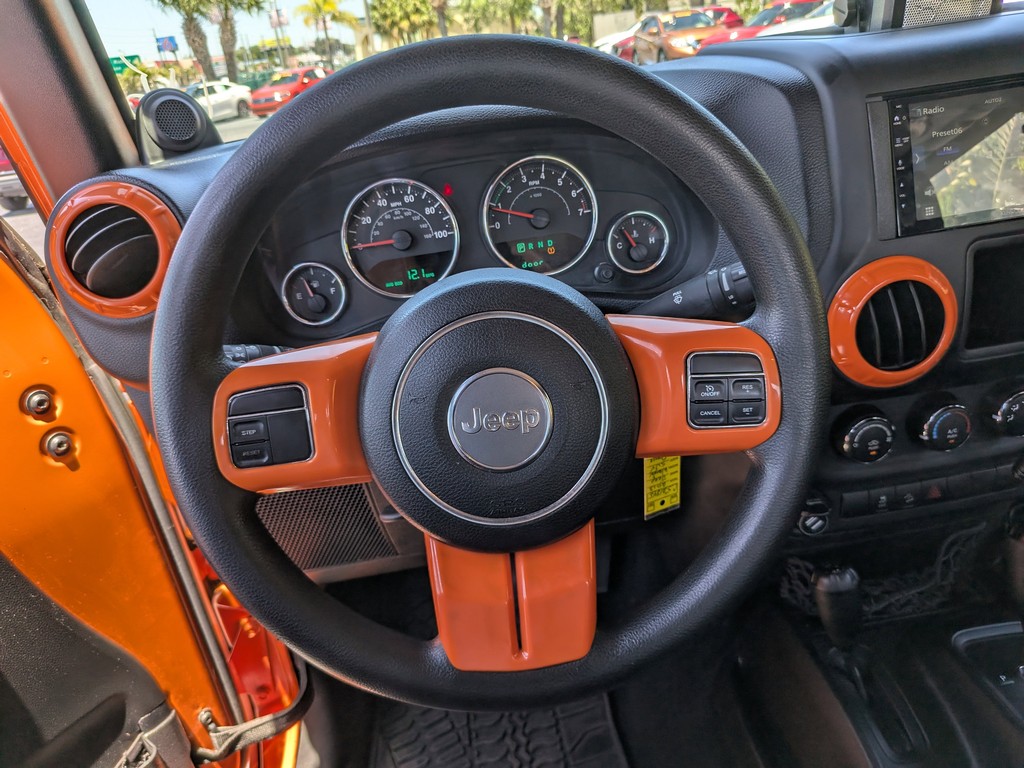 Jeep Wrangler Vehicle Full-screen Gallery Image 09