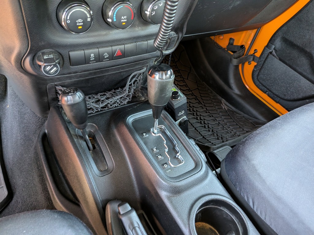 Jeep Wrangler Vehicle Full-screen Gallery Image 22