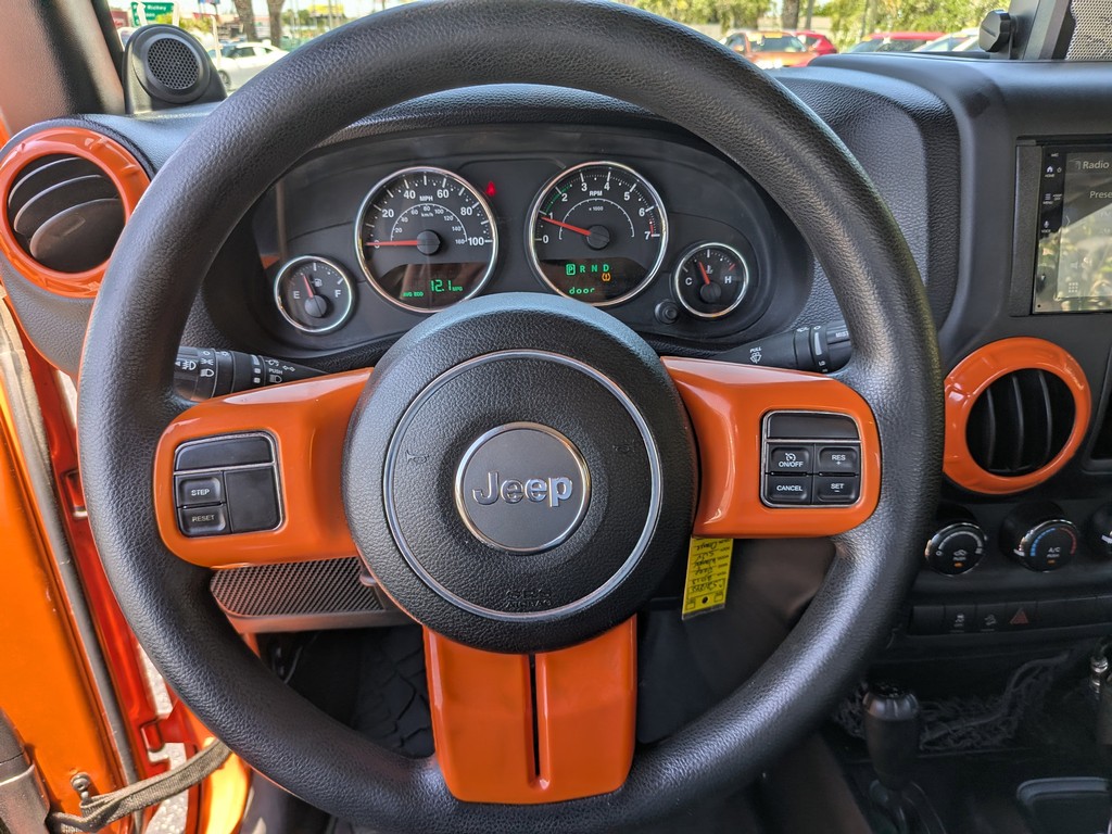 Jeep Wrangler Vehicle Full-screen Gallery Image 23